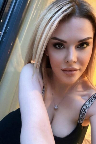 לוסי – מיפית רוסיה בלונדיית